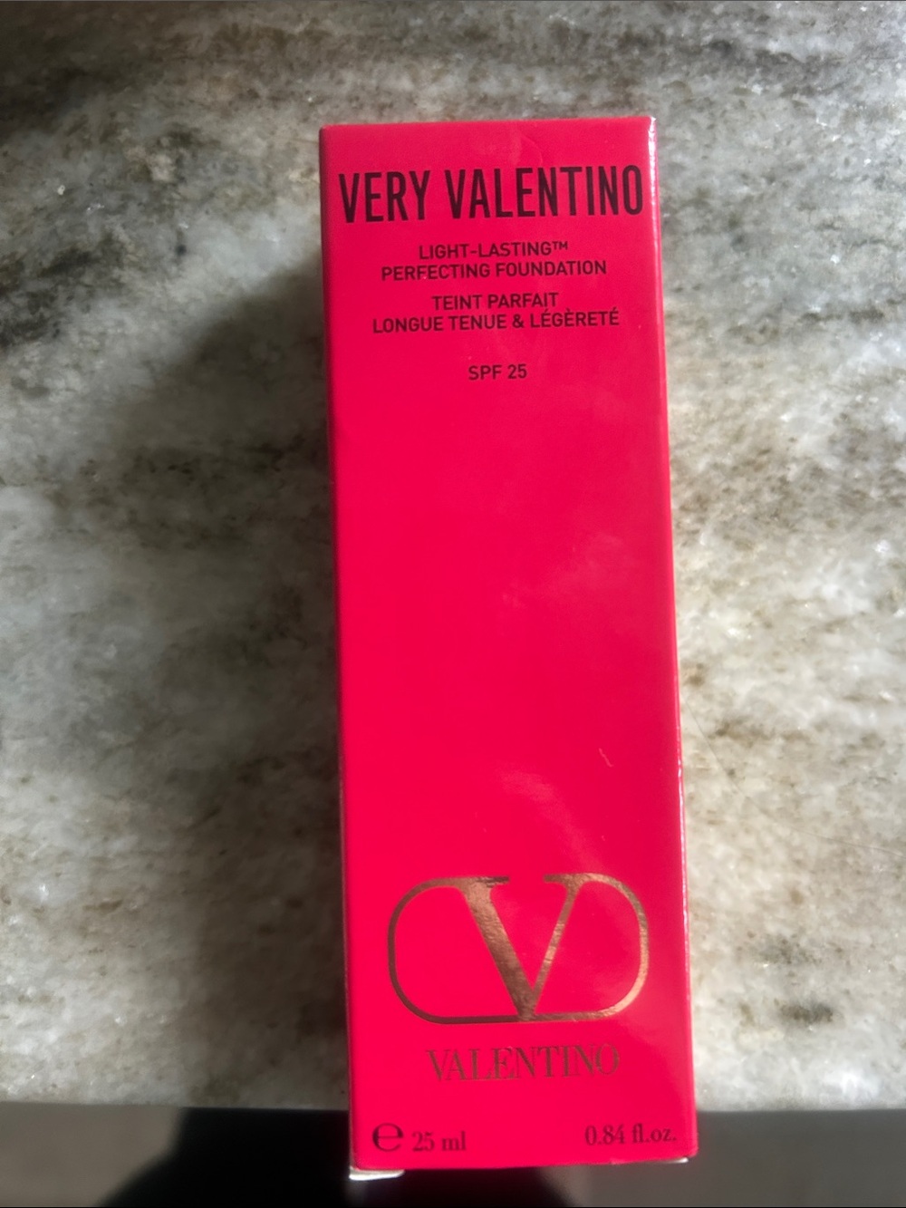 Valentino Very Valentino Light-Lasting Foundation - Bright Pink Box